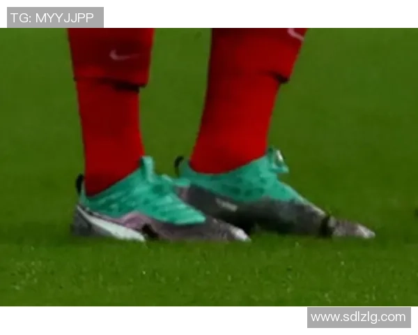足球巨星亲自上脚实测新款战靴展现速度与力量的完美融合
