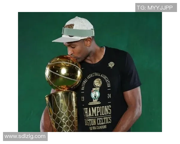 长发卷卷的足球球星是谁 他在赛场上的表现如何引人注目